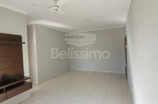 Belíssima casa com ótima localização, localizada nas mediações do bairro  Ipê I 