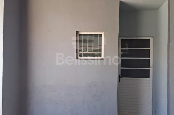 Casa com excelente localização no Jardim Guaporé. Casa Contendo: 02 (Dois) Quartos, 01 (Uma) Sala de TV, 01 (Uma) Cozinha, 01 (Um) Banheiros, 01 (uma) Área de serviço coberta, Garagem 