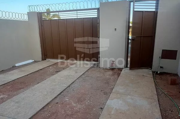 Linda casa no bairro Mais Parque, casa bem localizada. Casa contendo, 2 (Dois) Quartos, sendo 1 (Uma) suíte, 2 (Dois) Banheiros, Sala de TV, Cozinha, Lavanderia coberta e garagem para dois carros.