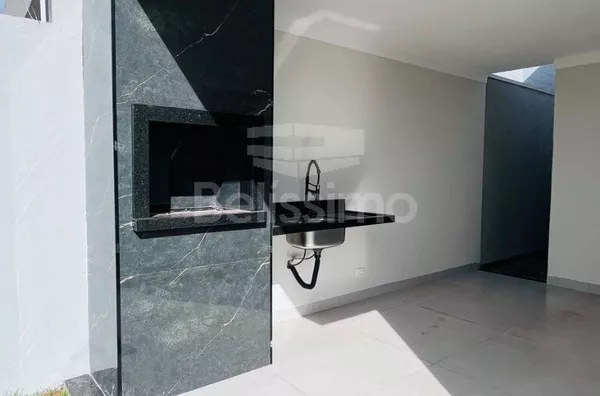 Casa para venda, bairro Bela Vista, contendo: 3 quarto(s) sendo 1 suíte, sala ampla, cozinha c/ planejados, 2 banheiros c/ planejados, lavanderia coberta, área de churrasco, e garagem p/ 3 carros