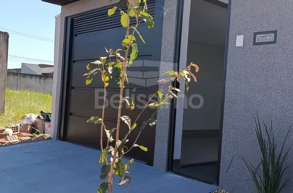 Linda casa no bairro Nova Três Lagoas, casa bem localizada. Casa contendo, 2 (Dois) Quartos, sendo 1 (Uma) suíte, 2 (Dois) Banheiros, Sala de TV, Cozinha, Lavanderia e garagem