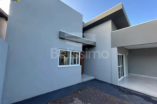 Linda casa localizada no bairro Parque São Carlos! 