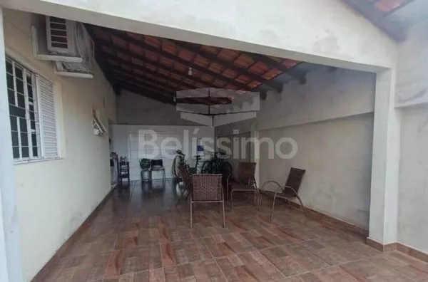 Apartamento bem localizada, condomínio Itália V, apartamento com 2 quartos, sala de TV, cozinha, 1 banheiro social, lavanderia coberta e garagem para 1 carro. 