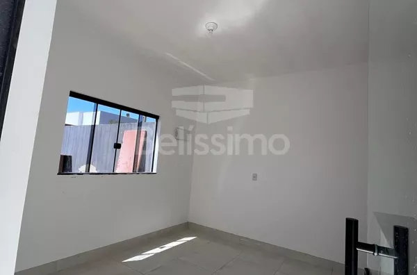 Casa com excelente localização 10 minutos do centro. Casa com 02 (dois) quartos, sendo 01 (um) suíte, 02 (dois) banheiros, 01 (uma) sala de estar, 01 (uma) cozinha, 01 (uma) lavanderia, com garagem para 2 carro e espaço para ampliação. - Foto 4