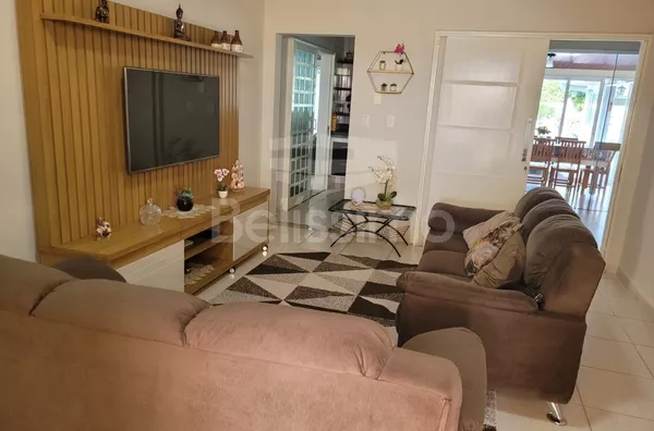 Casa de alto padrão com planejados no bairro Santos Dumont