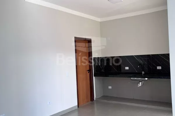 Casa com excelente localização no Bela vista da Lagoa. Casa Contendo: 03 (Três) Quartos, sendo 01 (Uma) Suíte, 01 (Uma) Sala com pé direito amplo, 01 (Uma) Cozinha, 02 (Dois) Banheiros, 01 (Uma) Área de serviço coberta, Garagem para 02 carros