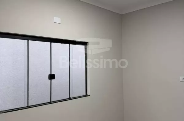 Casa no bairro Bosque das Araras, com 02(Dois) quarto(s), sendo uma suite, 1(Uma) sala, 1 (Uma) cozinha, 2(Dois) banheiros, e garagem para 2(dois) carros