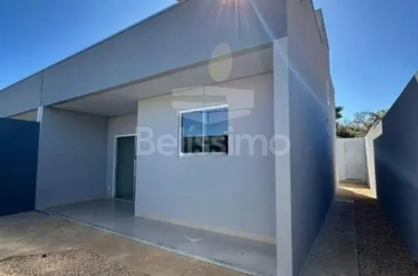 Casa localizada no bairro Jardim das Acácias  Casa com 03(Três) quartos, 01(uma) sala de TV, 01(uma) cozinha, 01(um) banheiro, 01(uma) área de serviço, garagem para 1 carro.