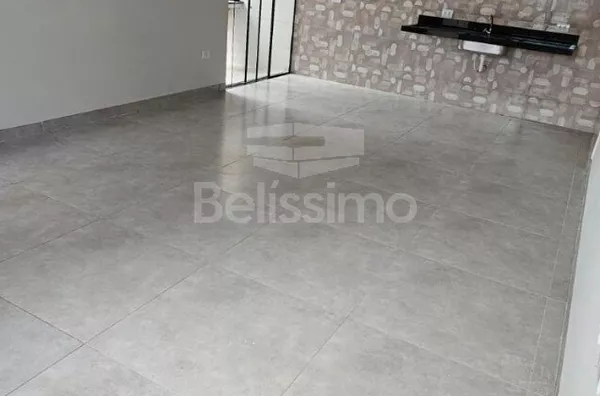 Casa localizada no bairro Ipê 5. Contendo 2 quarto(s) sendo 1 suíte, sala, cozinha, banheiro social, lavanderia coberta, garagem para 2 carros.