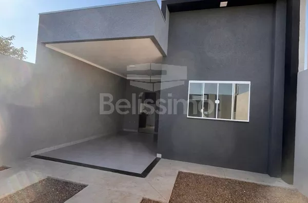 Linda casa no bairro Nova Três Lagoas, casa bem localizada. Casa contendo, 2 (Dois) Quartos, sendo 1 (Uma) suíte, 2 (Dois) Banheiros, Sala de TV, Cozinha, Lavanderia coberta e garagem para dois carros.