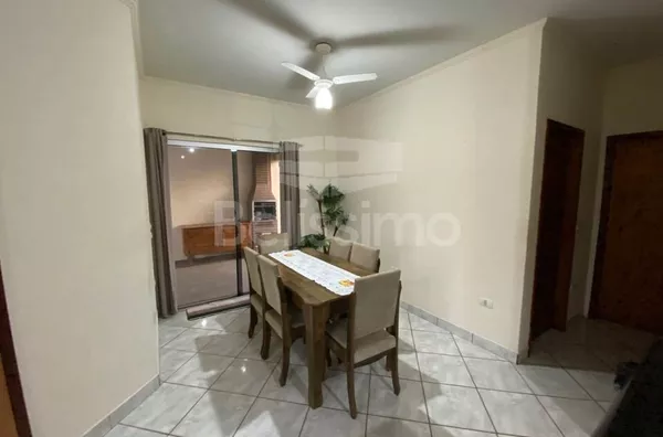 Casas localizadas no Bairro Jardim Morumbi, á 450 metros do shopping, Casa 01 (Sendo a principal) contendo  02(dois) Quartos, 01(uma) Sala de TV, 01(uma) sala de jantar, 01(uma) Cozinha americana , 01 (um)  Banheiro com planejado, Varanda com churrasqueir