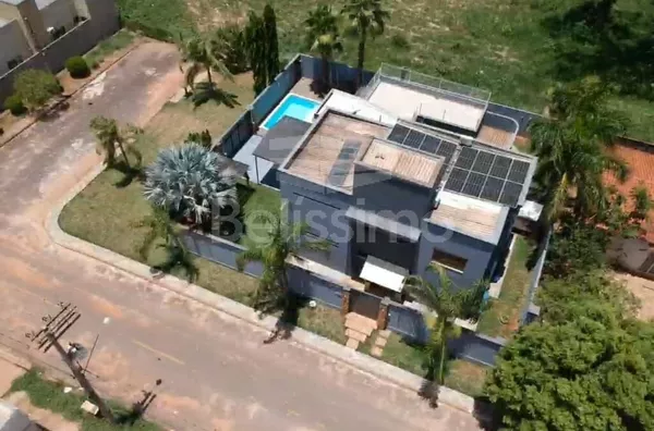 Linda Casa no Residencial Lagoa Maior, Piso superior: 3(três) quartos todos com planejados, sendo um com closet, 01(um) Banheiro social. Piso inferior: 01(um) Lavabo, 01(um) escritório, 01(uma) sala de estar, 01(uma) sala de jantar, 01 (uma) cozinha com a