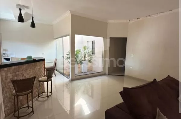 Linda casa bairro Jardim Alvorada, contendo 03 (Três) Quartos, 01 (Um) Banheiros, Cozinha com planejado, 01 (Uma) Sala de TV, churrasqueira, piscina, 01 (Uma) Lavanderia coberta e 01 (Uma) Garagem 