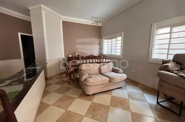 Casa com excelente localização 10 minutos do centro.