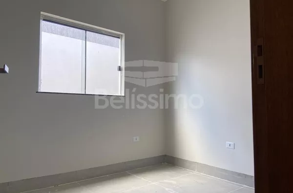 Casa localizada em Três Lagoas M/S, no bairro Setsul, Com acabamento de qualidade, contendo os seguintes cômodos: 02(dois) quartos, 01 banheiro, 01 (uma) cozinha, 01 uma) sala TV, 1(uma) lavanderia coberta, garagem para 2 carros.