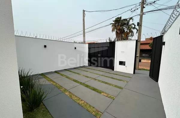 Casa para venda 3 quarto(s), sendo 1 suíte, sala, cozinha, banheiro social, lavanderia coberta e espaço na frente e fundo.