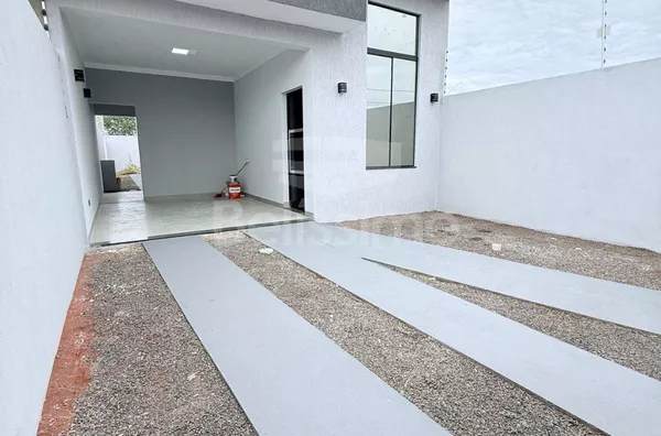 Casa com excelente localização no Bela Vista da Lagoa. Casa Contendo:  03 (Três) Quartos, sendo 01 (Uma) suíte, 01 (Uma) Sala de TV, 01 (Uma) Cozinha, 02 (Dois) Banheiros, 01 (Uma) Área de serviço coberta, Garagem coberta para 1 carro.