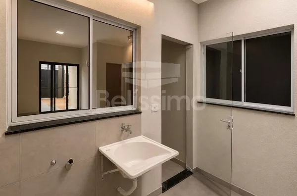 Casa com excelente localização 10 minutos do centro. Casa com 02 (dois) quartos, sendo 01 (um) suíte, 02 (dois) banheiros, 01 (uma) sala de estar, 01 (uma) cozinha, 01 (uma) lavanderia, com garagem - Foto 14