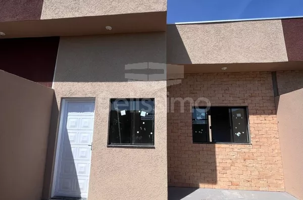 Casa com excelente localização. Casa de 2 quartos,  01(uma) sala de TV, 01 (uma) cozinha, (01) banheiro, 01 (uma) área de serviço coberta e garagem para 1 carro.