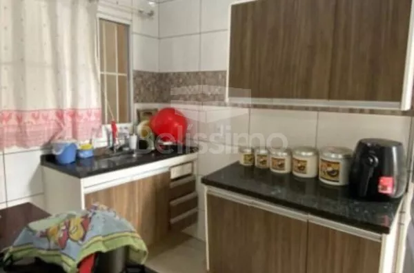 Casa com excelente localização no Nova Europa.  Casa Contendo: 02 (Dois) Quartos, sendo 01 (um) suíte, 01 (uma) Sala de TV, 01 (uma) Cozinha, 02 (dois) Banheiros, 01 (uma) Área de serviço coberta , Garagem para 2 carros