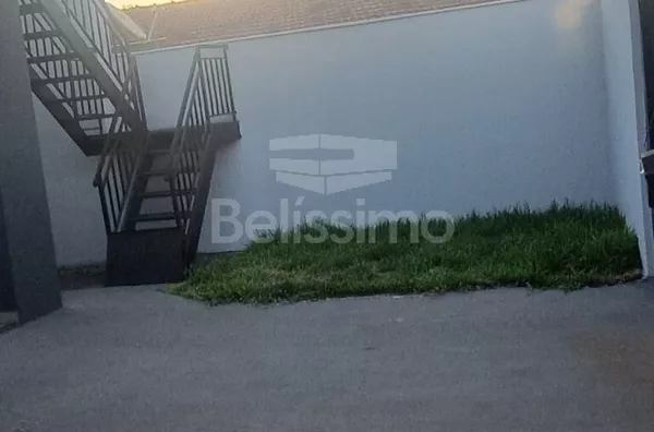 Linda casa bairro Jardim Alvorada, contendo03 (Três) Quartos, sendo uma suíte, 02 (Dois) Banheiros, Cozinha com planejado, 01 (Uma) Sala de TV , 01 (Uma) Sala jantar e churrasqueira, 01 sacada ,01 (Uma) Lavanderia coberta  01 (Uma) Garagem coberta para 2 