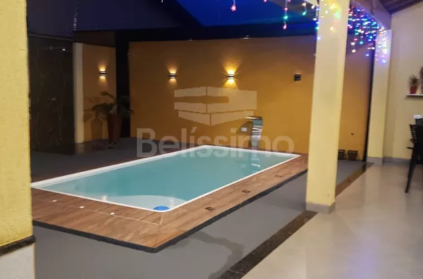 Belíssima casa no bairro Parque São Carlos , Casa contendo: 03 Quartos, sendo 2 suítes, 04 banheiros, cozinha, sala de TV, área gourmet, lavanderia coberta e garagem para 3 carros.