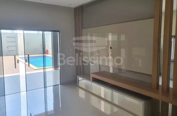 Casa com excelente localização, Casa de 2 quartos, sendo 2 suítes , 01(uma) sala de TV, 01 (uma) cozinha, ,03 (três) banheiros, Área gourmet e com garagem para 3 carros.  Terreno 264m²  Construção 65,50m²