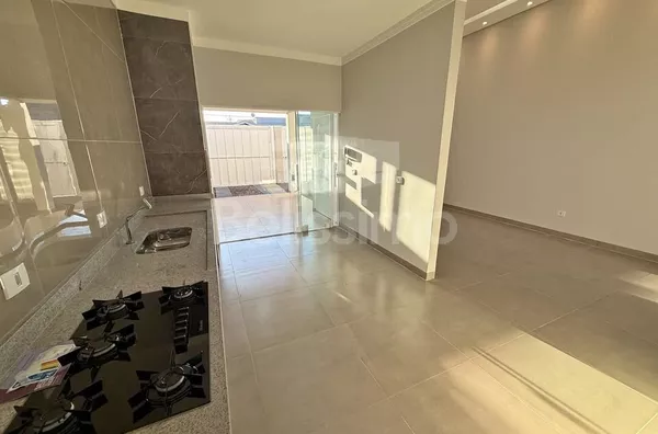 Casa com excelente localização no Jardim Morumbi. Casa Contendo: 03 (Três) Quartos, sendo 01 (Uma) suíte, 01 (Uma) Sala de TV, 01 (Uma) Cozinha, 02 (Dois) Banheiros, 01 (Uma) Área de serviço coberta, Garagem para 2 carros.