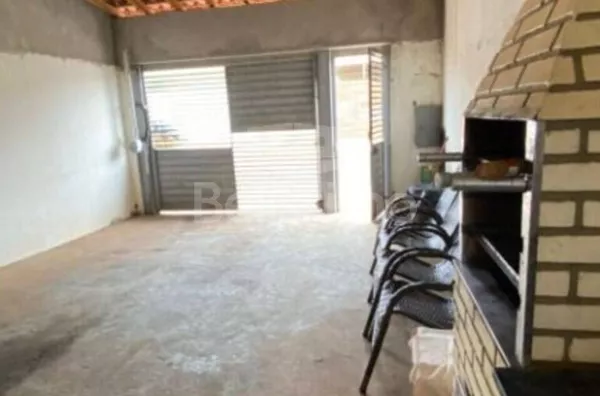 Casa com excelente localização no Nova Europa.  Casa Contendo: 02 (Dois) Quartos, sendo 01 (um) suíte, 01 (uma) Sala de TV, 01 (uma) Cozinha, 02 (dois) Banheiros, 01 (uma) Área de serviço coberta , Garagem para 2 carros