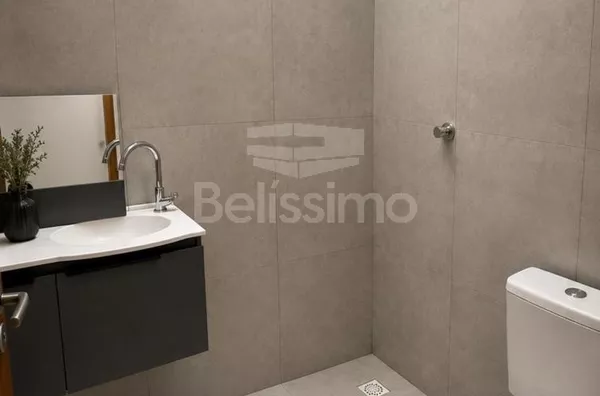 Casa com excelente localização 10 minutos do centro. Casa com 02 (dois) quartos, sendo 01 (um) suíte, 02 (dois) banheiros, 01 (uma) sala de estar, 01 (uma) cozinha, 01 (uma) lavanderia, com garagem - Foto 9