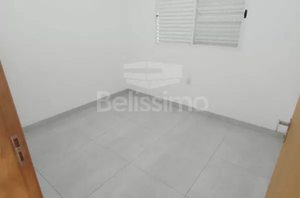 Casa com excelente localização no Bela Vista da Lagoa. Casa Contendo: 03 (Três) Quartos, sendo 01 (Uma) Suíte, 01 (Uma) Sala com pé direito amplo, 01 (Uma) Cozinha, 3 (três) Banheiros, 01 (Uma) Área de serviço coberta, Garagem para 02 carros