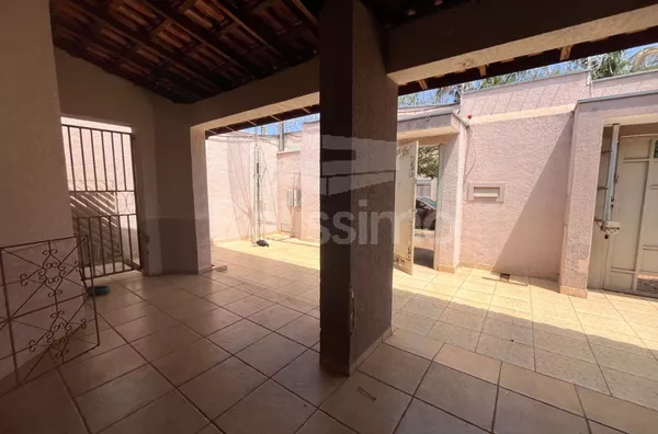 Casa com excelente localização 10 minutos do centro.