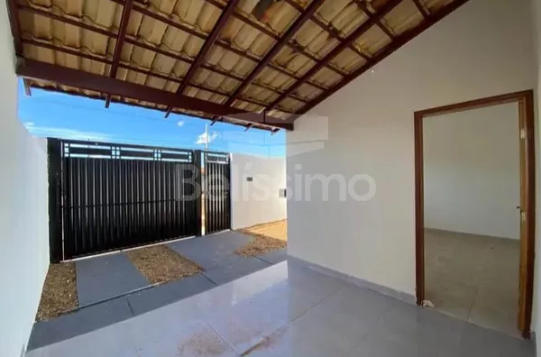 Casa com excelente localização 10 minutos do centro. Casa de 2 quartos, 01(uma) sala de TV, 01 (uma) cozinha, 01 (uma) área de serviço, 01 (um) banheiro e com garagem coberta. - Foto 2