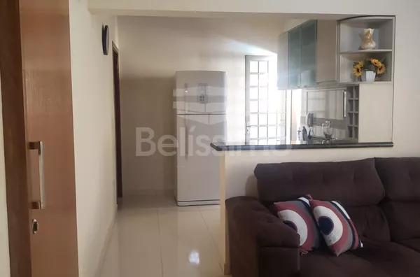 Belíssima casa no bairro Parque São Carlos , Casa contendo: 03 Quartos, sendo 2 suítes, 04 banheiros, cozinha, sala de TV, área gourmet, lavanderia coberta e garagem para 3 carros.