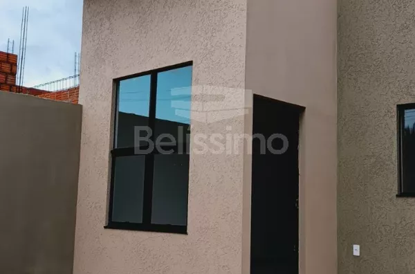 Casa a venda com 3 (três)  quartos, sendo 01 (um0 suíte , sala de TV, lavanderia coberta, garagem  para 2 carros.