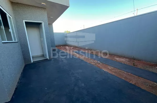 Casa com excelente localização no Bela Vista da Lagoa. Casa Contendo: 03 (Três) Quartos, sendo 01 (Uma) Suíte, 01 (Uma) Sala amplo, 01 (Uma) Cozinha, 2 (dois) Banheiros, 01 (Uma) Área de serviço coberta, Garagem para 02 carros