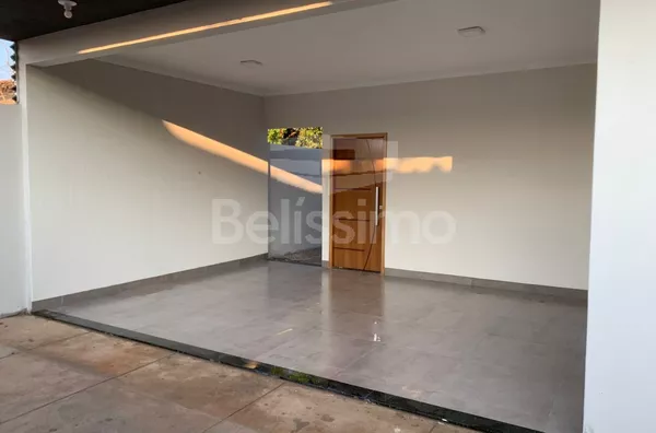 Casa a venda 2 (dois) dormitório,  01 (um) banheiro,  banheiro social, cozinha com layout moderno, sala de TV com lindo acabamento em gesso e lavanderia coberta espaço para ampliação de área gourmet e piscina.