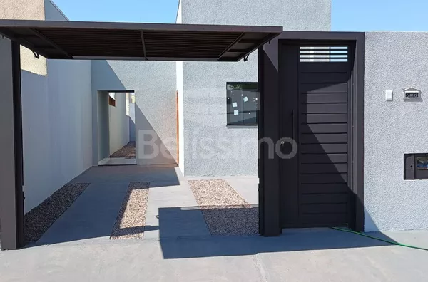 Linda casa no bairro Setsul, casa a 10 minutos do centro. Casa com 02 (dois) quartos, 01 (um) banheiro, sala de tv, cozinha, lavanderia coberta e garagem para dois carros 