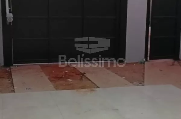 Casa localizada no bairro Bela Vista da Lagoa, Contendo 03(três) quartos, sendo uma suíte, 01(uma) sala de TV, 01(uma) cozinha com planejados, 02(dois) banheiros, 01(uma) área de serviço coberta e com garagem para 2 carros.