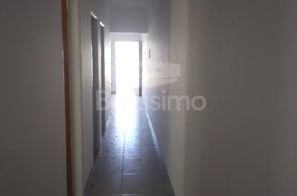 Casa para venda, 3 quarto(s),  sendo 1 suíte, sala, cozinha lavanderia coberta e garagem para 2 carros.