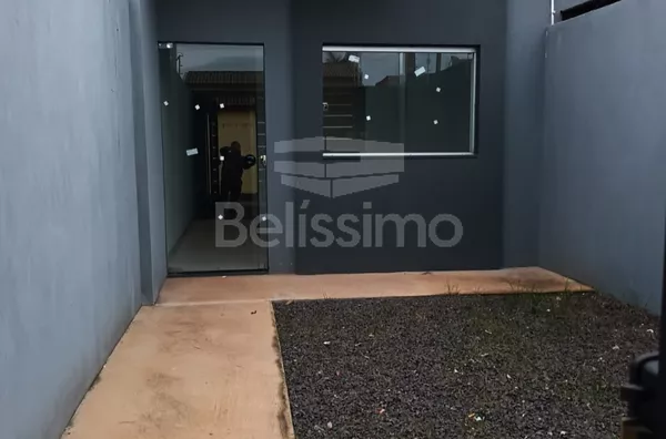 Casa para venda 2 quarto(s), sendo 1 suíte, sala, cozinha, banheiro social, jardim de inverno, lavanderia coberta e garagem para 2 carros.