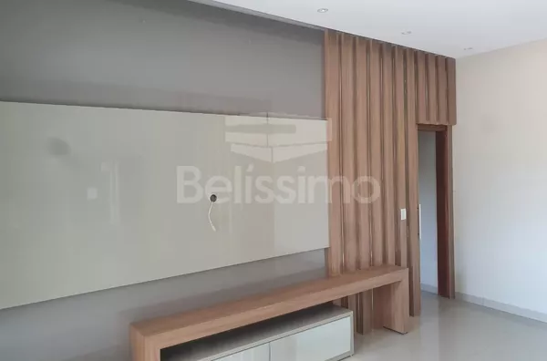 Casa com excelente localização, Casa de 2 quartos, sendo 2 suítes , 01(uma) sala de TV, 01 (uma) cozinha, ,03 (três) banheiros, Área gourmet e com garagem para 3 carros.  Terreno 264m²  Construção 65,50m²