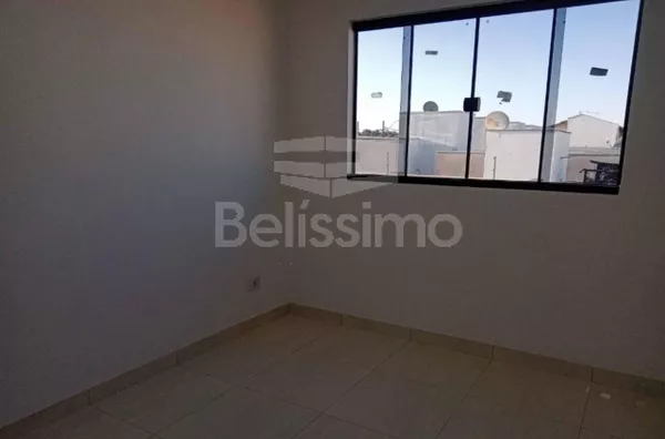 Lindo Sobrado com excelente localização 10 minutos do centro. Sobrado com 2 quartos, sendo 1 suíte, 01(uma) sala de TV, 01 (uma) cozinha, 01 (uma) área de serviço e 02 (dois) banheiros e com garagem para 2 carros.  Espaço para ampliação área gourmet .  Co