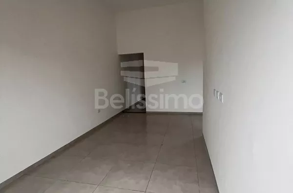 Casa com excelente localização 10 minutos do centro. Casa com 02 (dois) quartos, sendo 01 (um) suíte, 02 (dois) banheiros, 01 (uma) sala de estar, 01 (uma) cozinha, 01 (uma) lavanderia e garagem para 2 carro. 