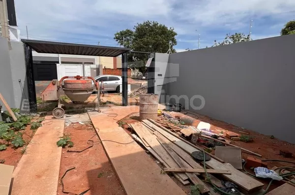 Casa para venda 3 quarto(s), sendo 1 suíte, sala, cozinha, banheiro social, lavanderia coberta e espaço na frente e fundo.