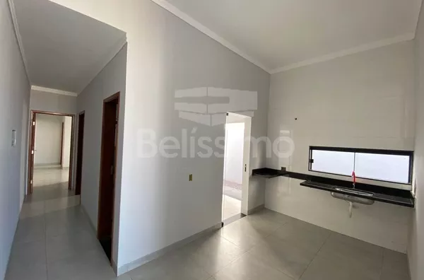 Casa localizada no Bairro Bela Vista da Lagoa, com 02(dois) Quartos, sendo 01 suíte, 01(uma) Sala de TV, 01(uma) Cozinha , 01(um)  Banheiro, Lavanderia coberta,  Garagem para 02 carros.  Área Construída: 65m²  Terreno: 210.45m²