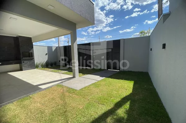 Casa com fino acabamento no Bairro Novo Europa, excelente localização 5 minutos da lagoa maior (cartão postal) da nossa cidade. Contendo 03(três) quartos, sendo uma suíte, 01(uma) sala, 01(uma) cozinha ampla, 02(dois) banheiros, lavanderia coberta,  Área 