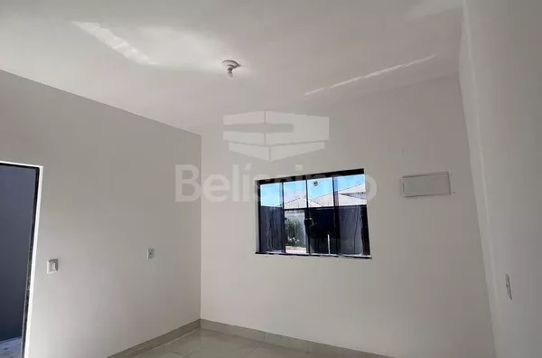 Casa com excelente localização 10 minutos do centro. Casa com 02 (dois) quartos, sendo 01 (um) suíte, 02 (dois) banheiros, 01 (uma) sala de estar, 01 (uma) cozinha, 01 (uma) lavanderia, com garagem para 2 carro e espaço para ampliação.