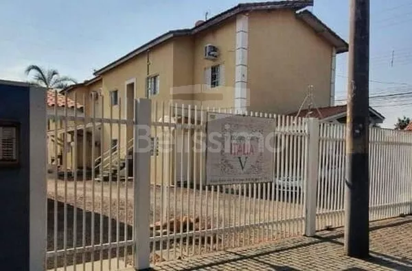 Apartamento bem localizada, condomínio Itália V, apartamento com 2 quartos, sala de TV, cozinha, 1 banheiro social, lavanderia coberta e garagem para 1 carro. 