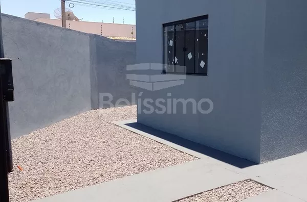 Casa localizada em Três Lagoas M/S, no bairro Setsul, Com acabamento de qualidade, contendo os seguintes cômodos: 02(dois) quartos, 01 banheiro, 01 (uma) cozinha, 01 uma) sala TV. 1(uma) lavanderia coberta, garagem  para 1 carro. 